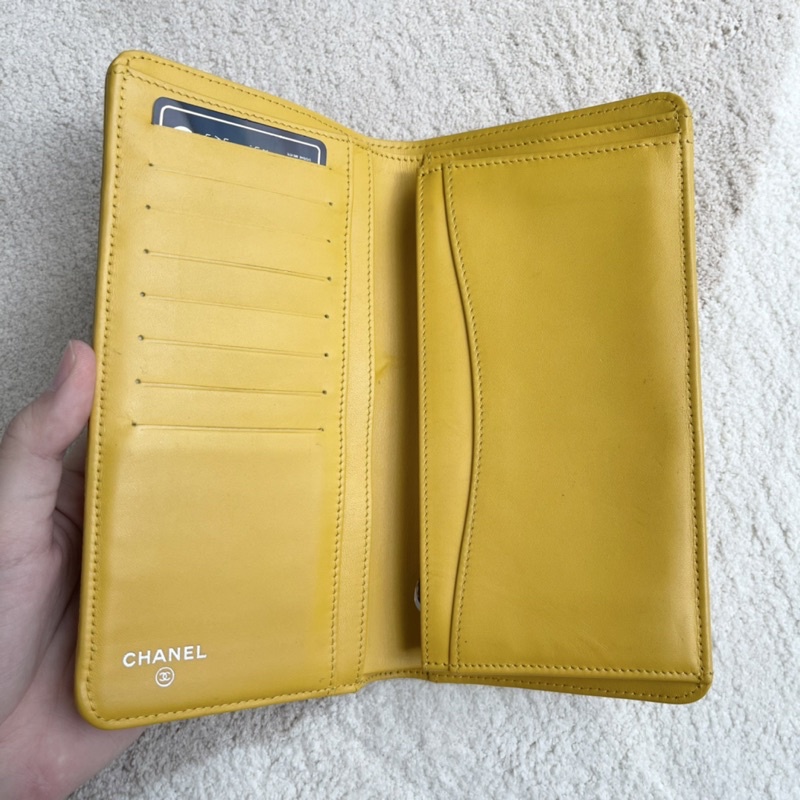 Ví gập Chanel vàng