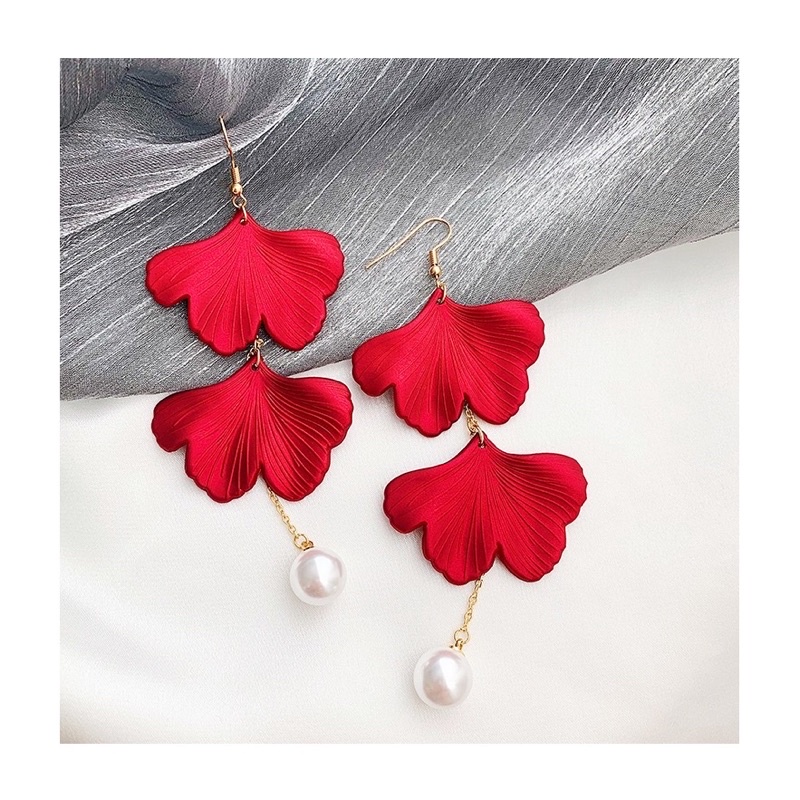 Hoa tai đỏ nhiều kiểu phong cách sang trọng quyến rũ TRIPBLE T DRESS