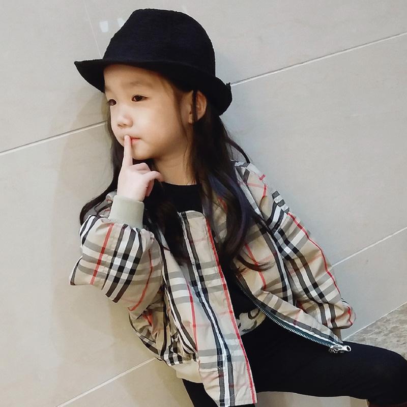 Áo khoác bóng chày họa tiết caro thời trang cho bé gái