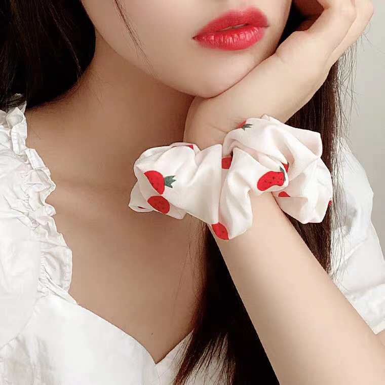 Dây buộc tóc scrunchies bằng lụa hoạ tiết màu: Trắng/ Vàng/ Xanh/ Hồng