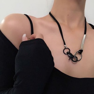 Choker dây da phối móc khoá cá tính