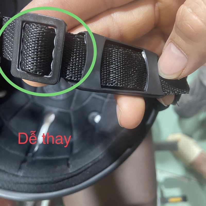 chốt vuông cố định dây quai mũ bảo hiểm