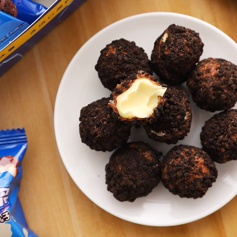 Bánh oreo socola nhân kem phomai tan chảy hộp 200gr giòn thơm béo ngậy, đồ ăn vặt Sài Gòn ngon bổ rẻ | SaiGonFood