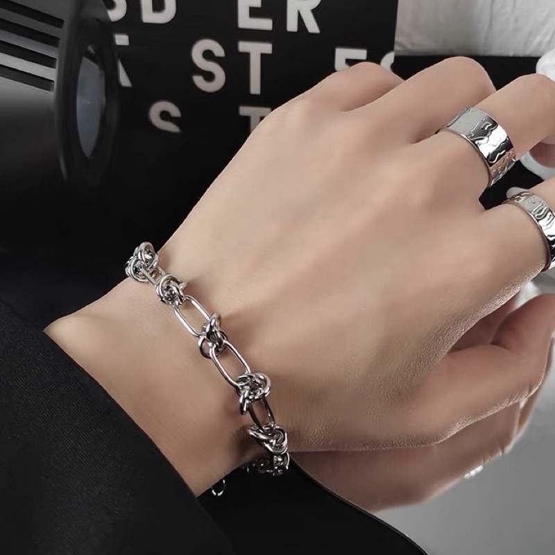 Vòng tay xích gai thép titan không gỉ