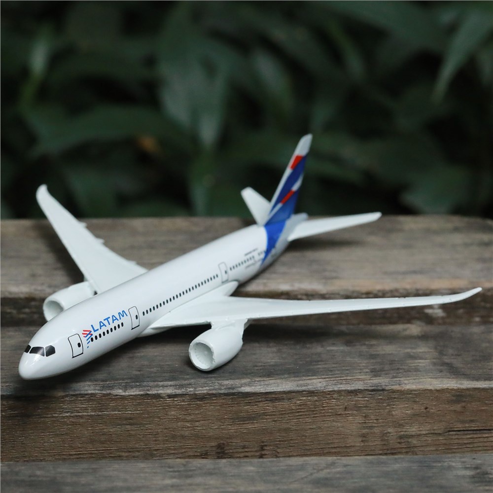 LATAM Máy bay Boeing 787 Máy bay Diecast Máy bay Mô hình 6 "Máy bay kim loại Trang trí Văn phòng Mini Moto Đồ chơi cho t