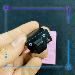 CÔNG TẮC TÍCH HỢP XI NHAN HAZARD CHO NHIỀU DÒNG XE HONDA (VUÔNG 30MM)