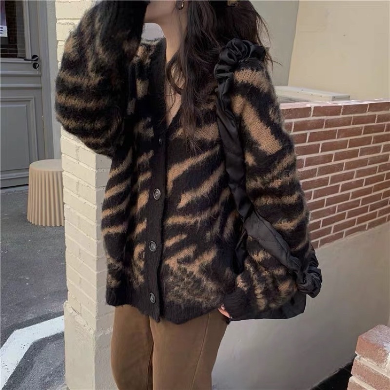Áo cardigan len hoạ tiết vằn nâu Chaiko Studio