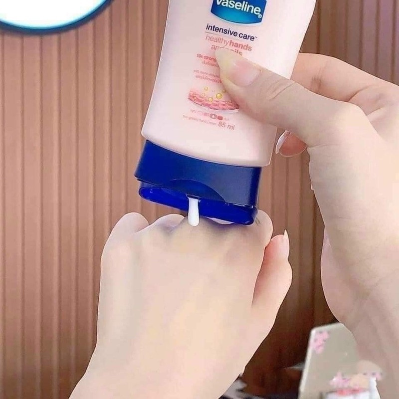 Kem Dưỡng Da Tay Vaseline Intensive Care Health Hands And Nails Giúp Da Mềm Mại, Mịn Màng