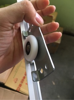 Bộ ray và bánh xe cửa lùa (2 ray 2m và 4 bánh xe)