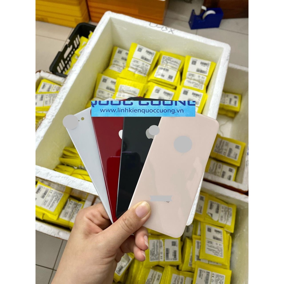 Lưng 8/G đủ màu trắng, đen, vàng, đỏ có sẵn viền camer