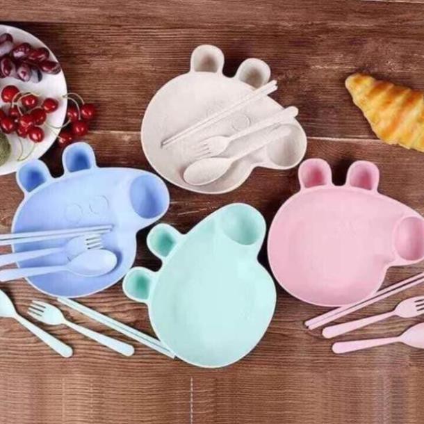 Khay ăn dặm lúa mạch cho bé kèm đũa, thìa, dĩa hình Peppa Pig