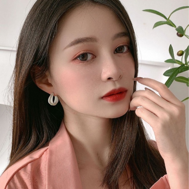 Bông tai hình hoa màu trắng đơn giản ngọt ngào cho nữ