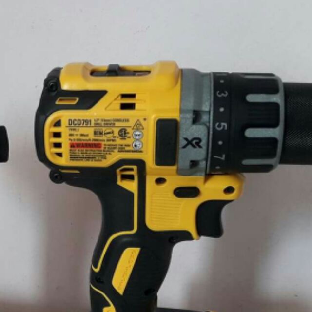 Máy khoan Dewalt mã máy 791 không chổi than( thân máy, không pin sạc)