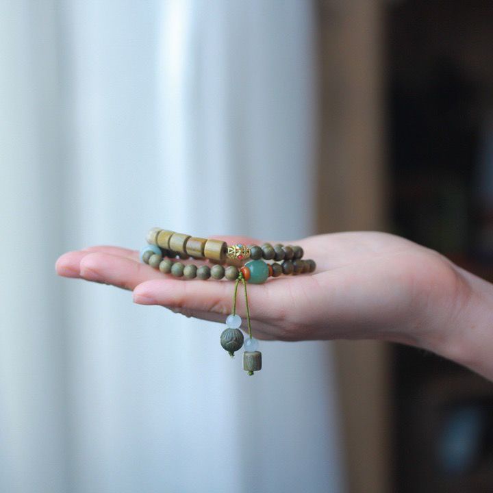 Vòng tay hạt gỗ đàn hương kích cỡ 6mm