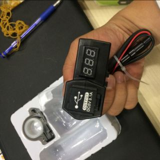 Đồng hồ LED đo Volt kèm sạc điện thoại