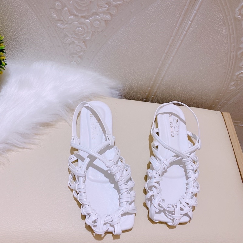 GIÀY SANDAL NỮ BỆT RỌ TRÒN O ĐẸP ĐỘC LẠ