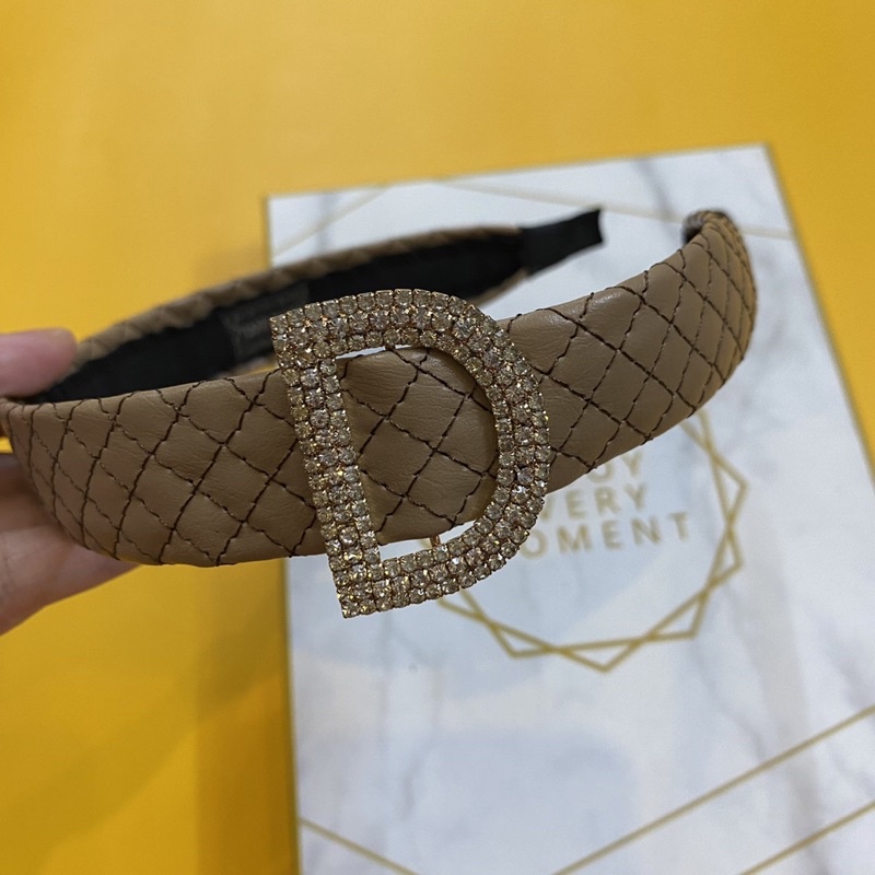 Bờm vải, bờm da đính nơ