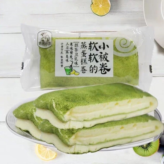 Bánh bông lan trà xanh cuộn nhân kem