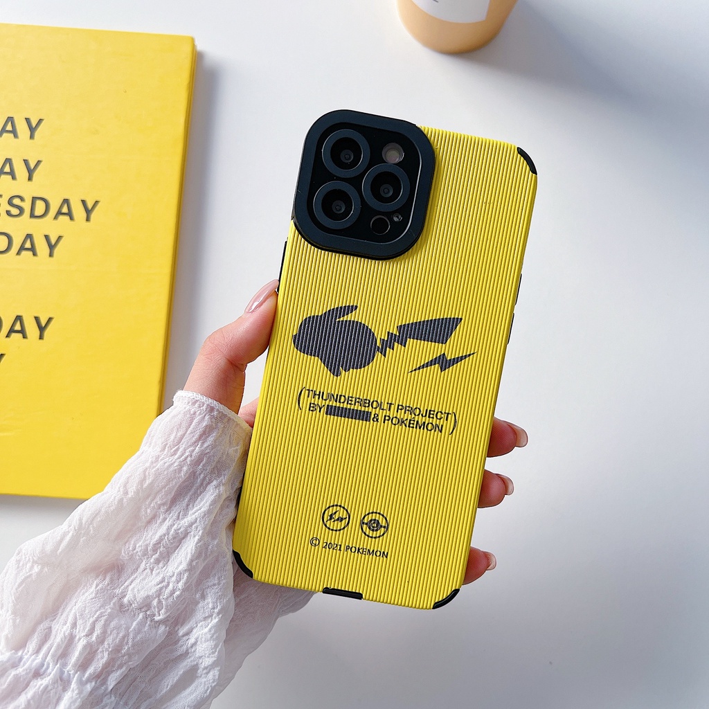 Ốp Điện Thoại Màu Vàng Họa Tiết Hoạt Hình Pikachu Thời Trang Chống Sốc Cho iPhone 14 / 13 / 12 / 11 / X / 8 / 7P