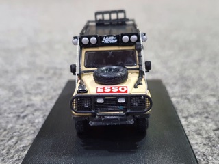 Xe Mô Hình Land Rover Defender 110 1:64 Master ( Kem )
