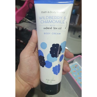 Kem dưỡng ẩm Bath &amp; Body Works body cream 226g - Wildberry &amp; Chamomile (Mỹ)