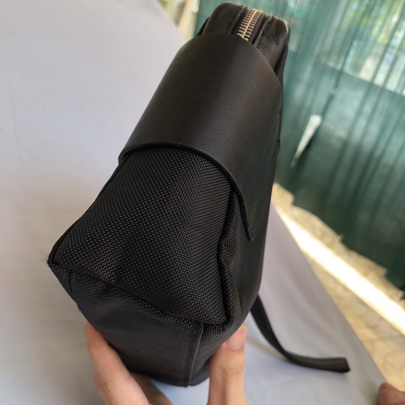 Túi chuẩn si. Túi qua sử dụng. Khách vui lòng xem hình nếu muốn biết thêm thông tin sản phẩm mời khách vô chat . Thanks.