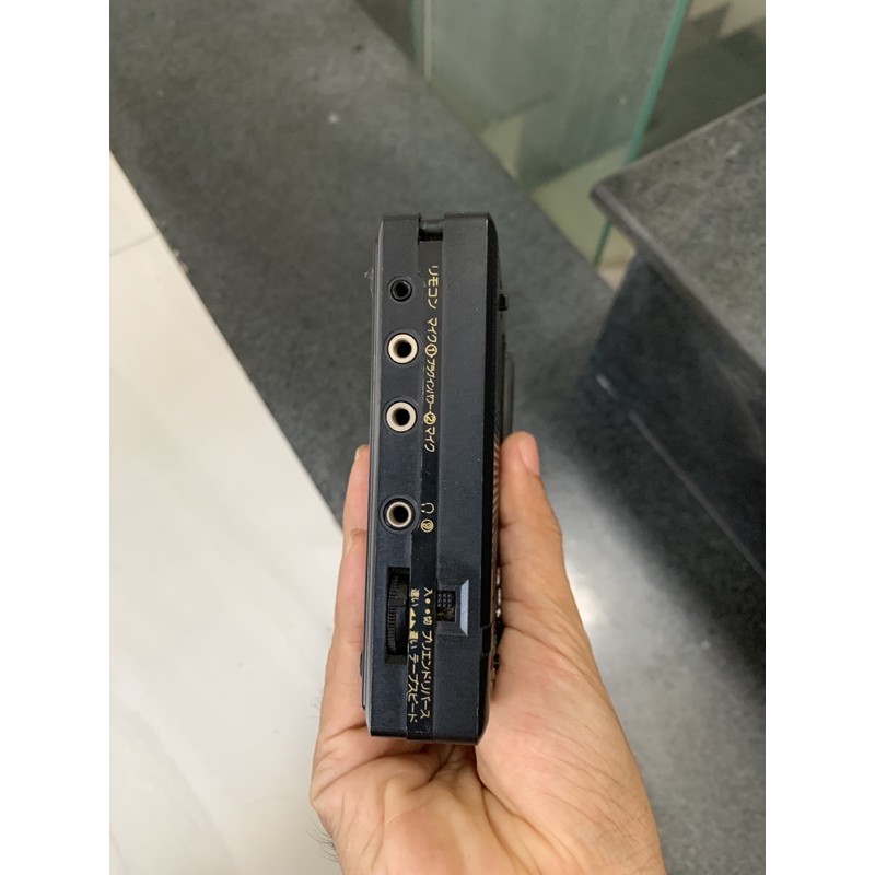 Máy nghe nhạc dùng băng casette sony tcm-1000A