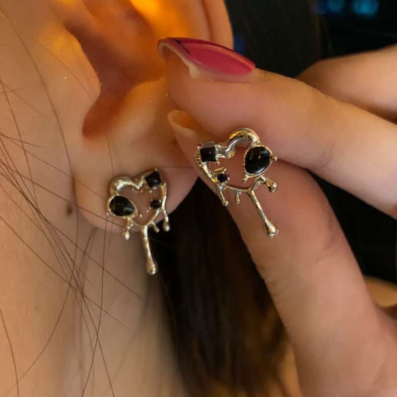 Khuyên Tai Hình Trái Tim Phong Cách Hàn Quốc Thời Trang Cá Tính