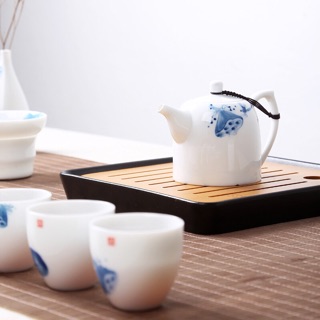 Bộ Ấm Chén Sứ Bạch Định Vẽ Sen