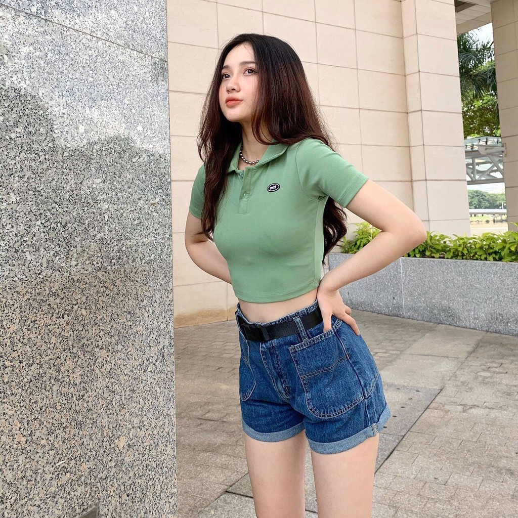 Áo croptop ôm có cổ in hình chữ nhỏ trước ngực TTSA0218