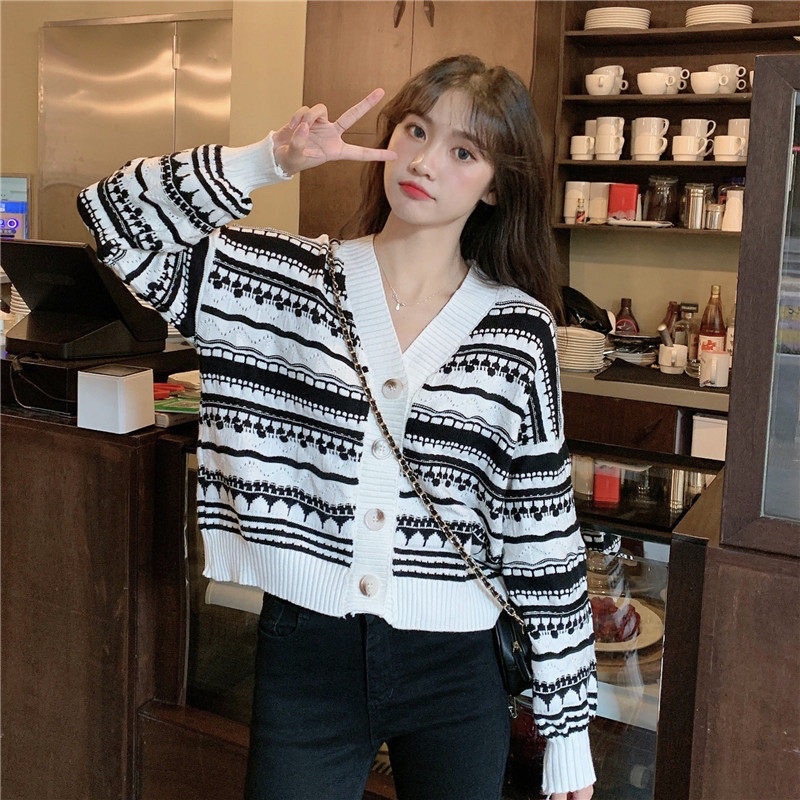 Áo Cardigan len mỏng Tay Dài Cổ Chữ V Họa Tiết thổ cẩm, cảdigan kim cương oversize hai màu đen be - shopbelinh