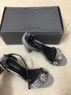 Sandal daphne
