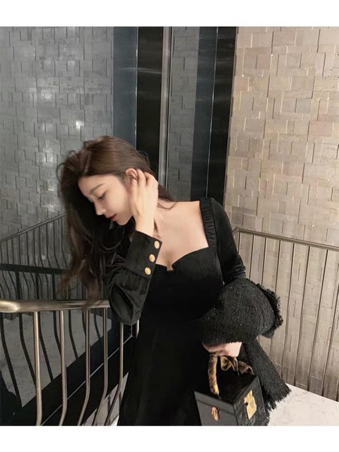 Đầm nhung cổ vuông vintage