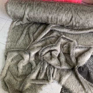 Thảm lông trải bàn trang điểm màu Xám trắng