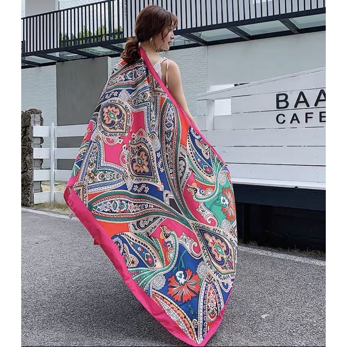 Khăn choàng cổ in hoa văn màu hồng size 90x180cm