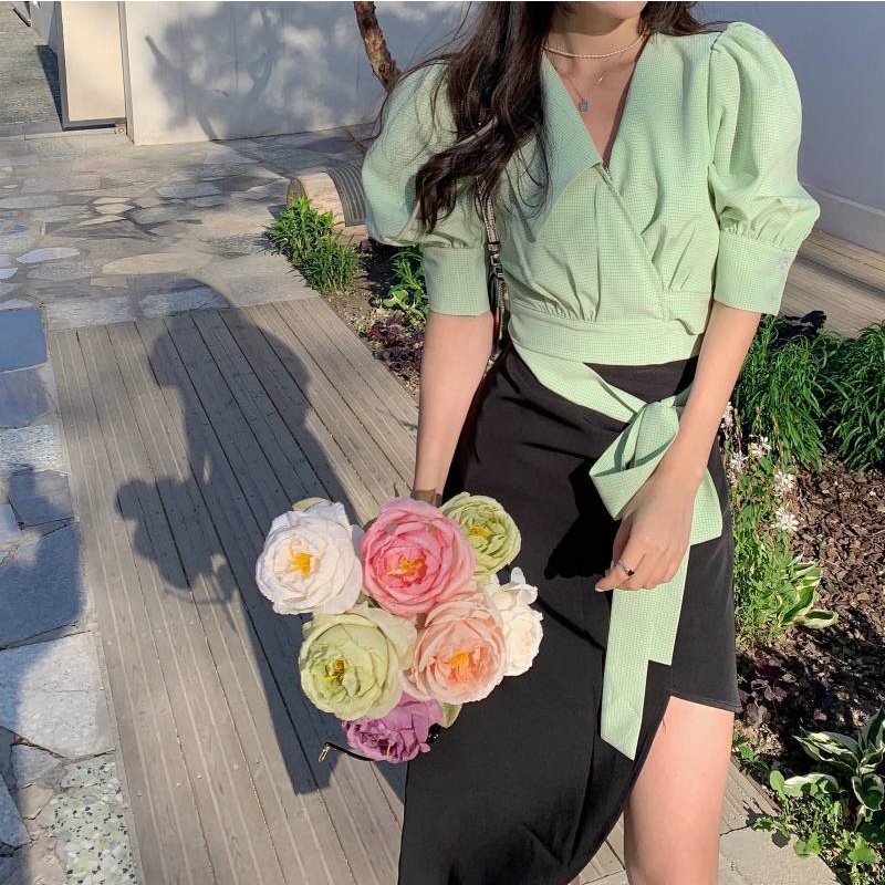 Set áo sơ mi tay phồng cổ búp bê phối dây cột nơ kèm quần đùi thời trang