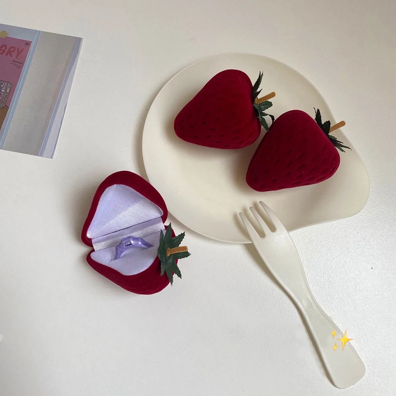 Hộp Đựng Trang Sức Hình Quả Dâu