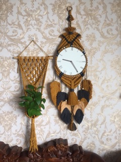 Đồng hồ treo tường macrame lông vũ