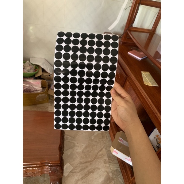 Sticker chấm đen