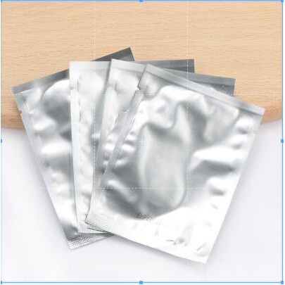 50 trong số 100 cặp/bó giấy gắn vào một miếng vá mắt