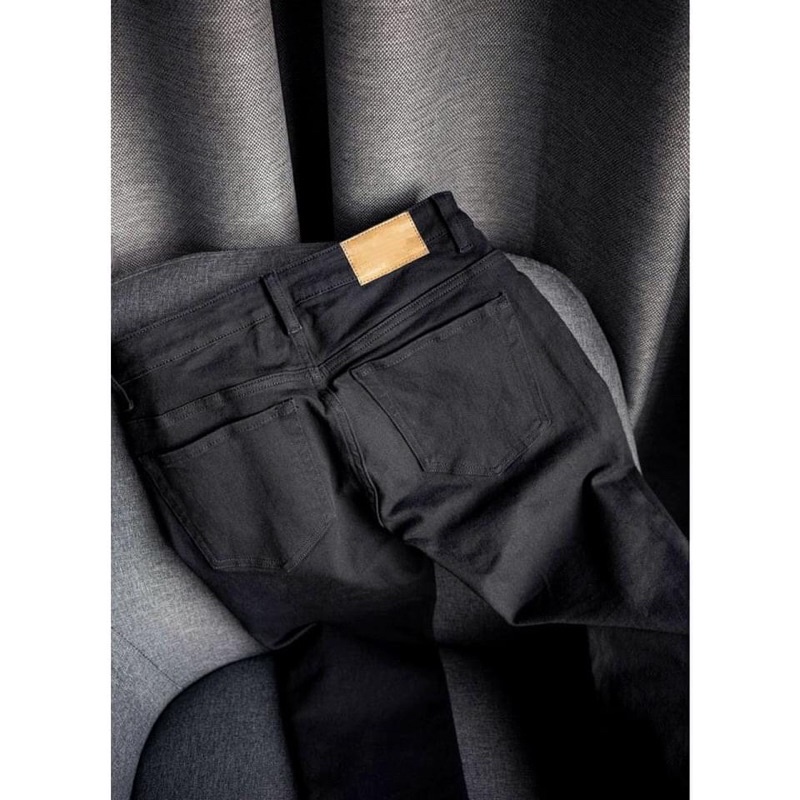 [ SALE + Xả Kho ] Quần Jean Nam Đen Rách Gối Phải From Dáng Ôm Nhẹ - Trẻ Trung Năng Đong Chất Bò Dày Dặn | BigBuy360 - bigbuy360.vn