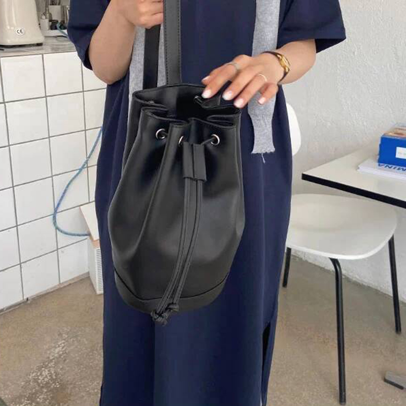 Túi đeo chéo đeo vai IELGY kiểu dây rút sức chứa lớn phong cách Hàn Quốc cổ điển thời trang