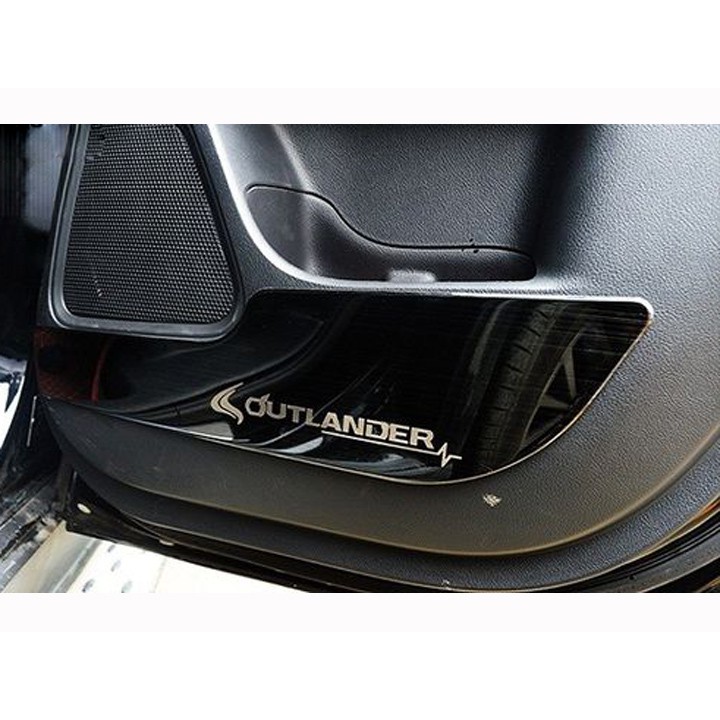 Ốp Tapli, Táp li cánh cửa xe Mitsubishi Outlander 2017 2018 2019 2020 2021 hàng titan cao cấp- Giá 1 bộ