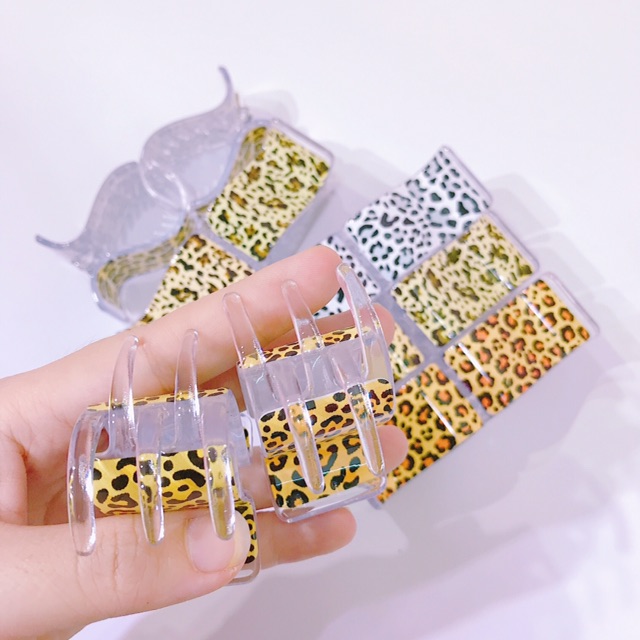 Kẹp càng cua hình da beo cực sang chảnh