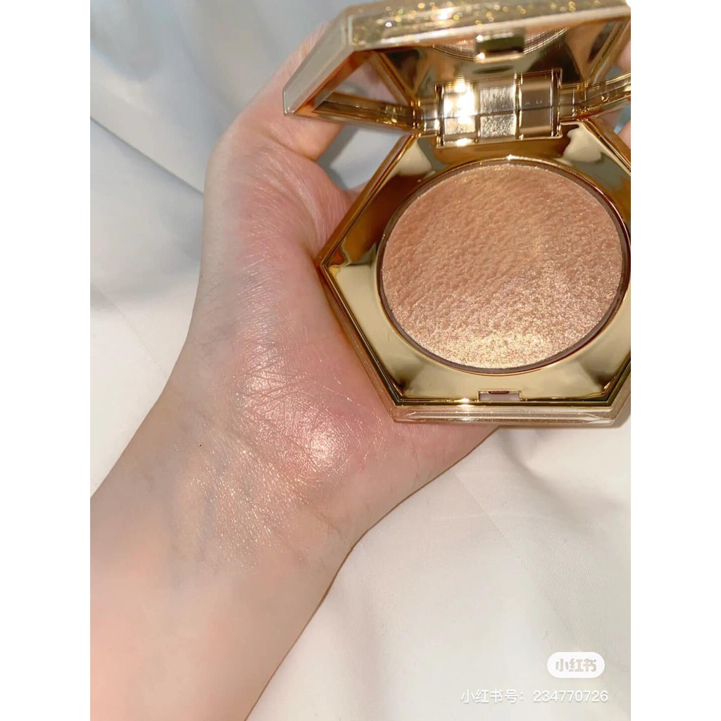 Set son và highlight FENTY BEAUTY NEW YEAR GLOW | BigBuy360 - bigbuy360.vn
