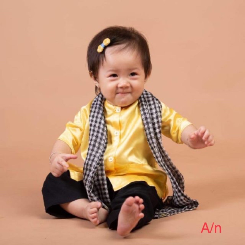 Bà ba cho bé