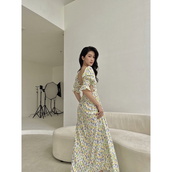 LEMONCHIC - Đầm maxi hở lưng hoạ tiết hoa vàng - D221