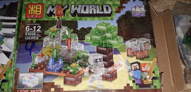 Lắp ráp 1 hộp Minecraft MyWord 93026 có từ 100 chi tiết bằng nhựa ABS