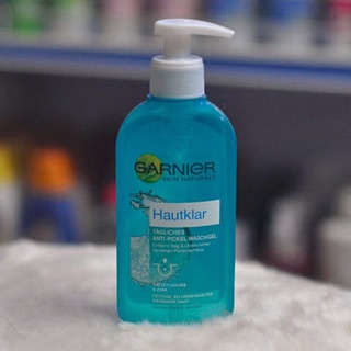 Sữa rửa mặt chống mụn trứng cá Garnier Hatkla cho da dầu