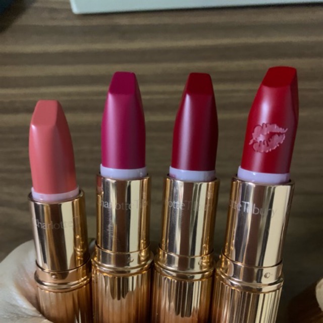son charlotte tilbury -son CT